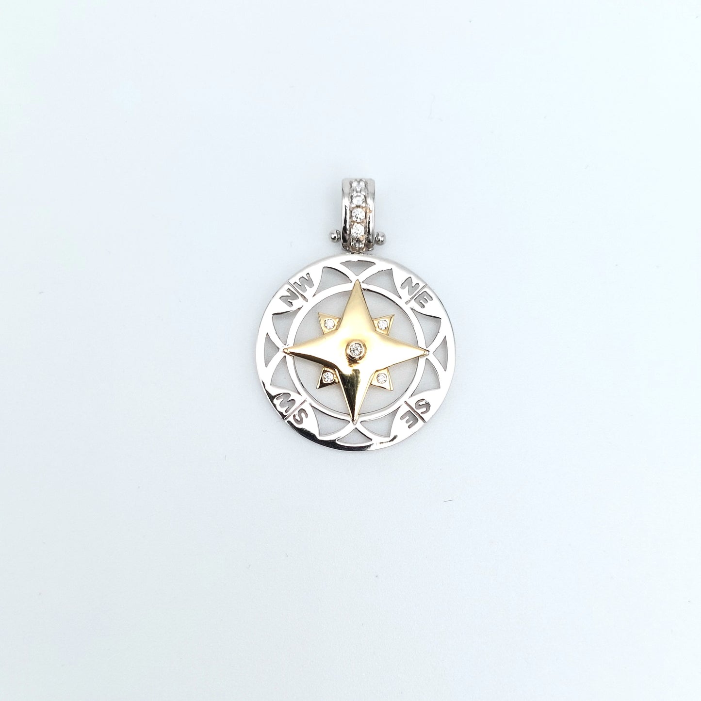 Medaglia rosa dei venti in oro bianco e giallo 18 KT. MED-ORO013.