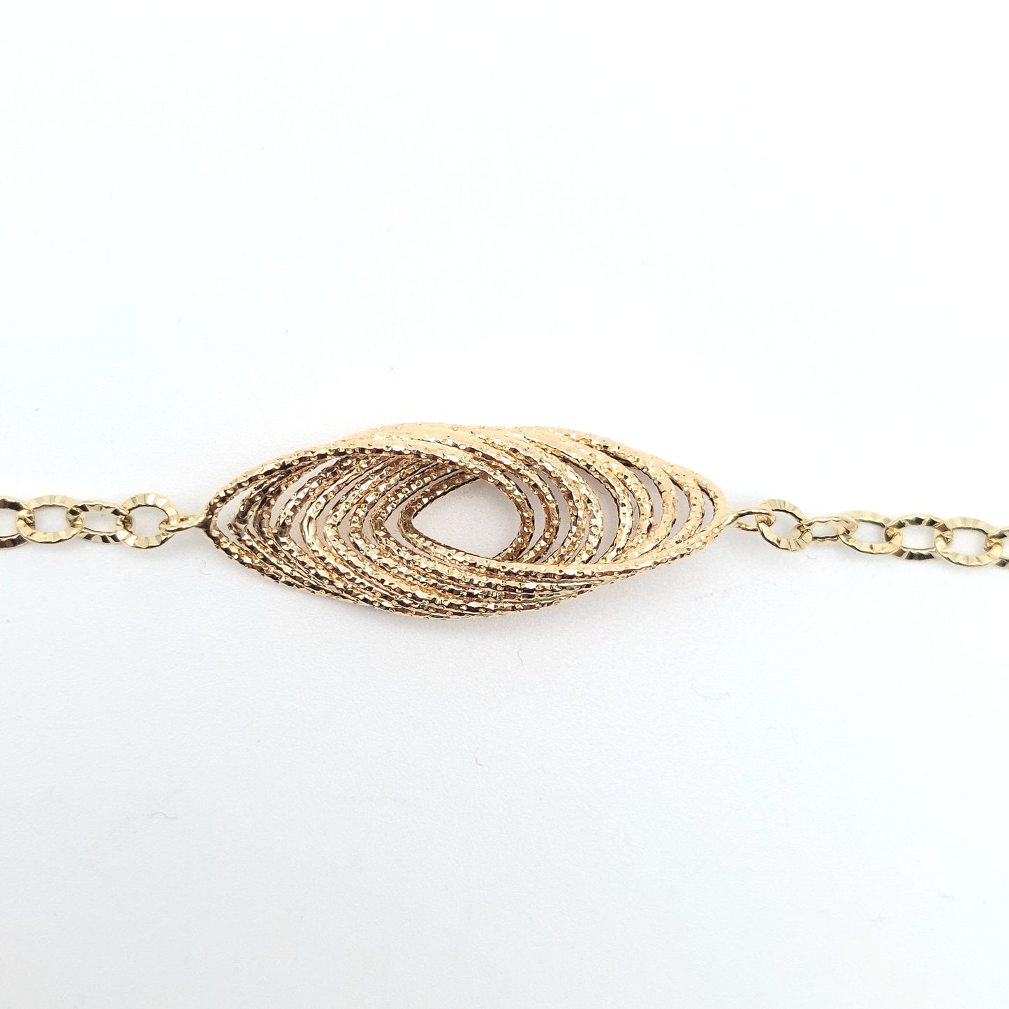 Bracciale a catena con elemento centrale da donna in oro giallo 18 KT. BR-D-ORO058.