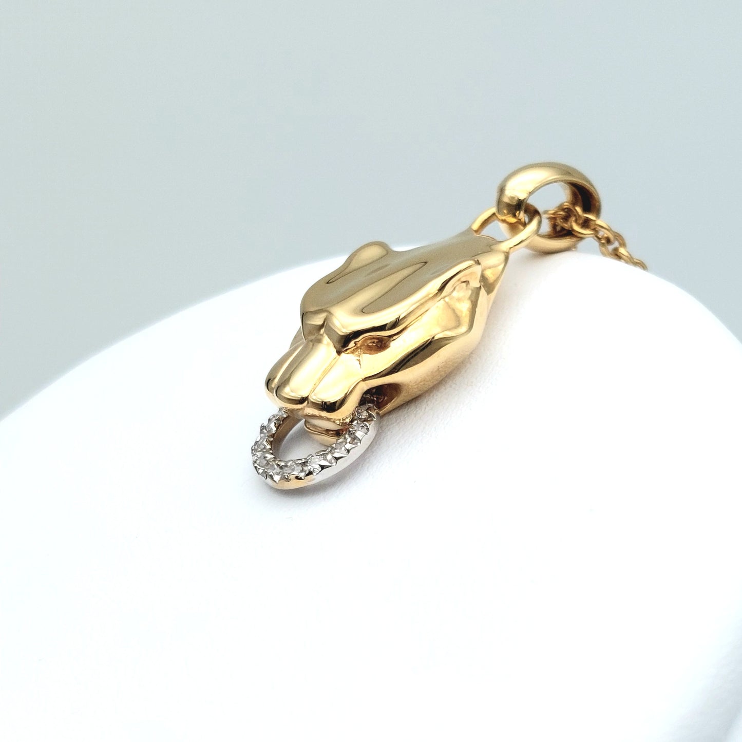 Collana con pantera in elettroformatura con inserto di zirconi in oro giallo e bianco 18 KT. COL-D-ORO023.